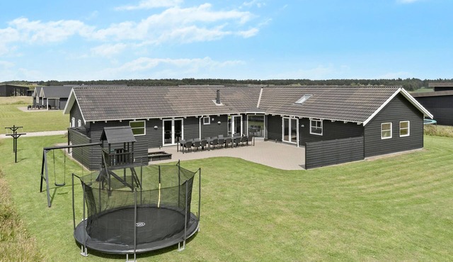 Cozy home in Løkken with WiFi