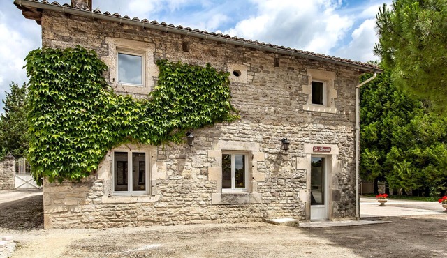 Cozy home in Lonnes with heated swimming pool