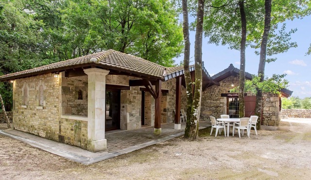 Cozy home in Lonnes with heated swimming pool