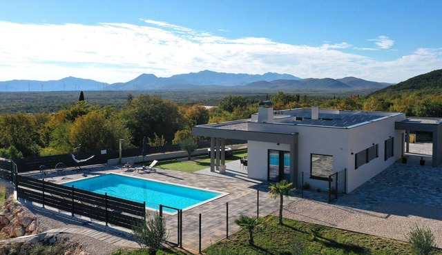 Cozy home in Lovrec with private swimming pool, can be inside or outside