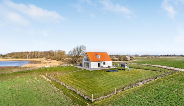 Cozy home in Lundby with house sea view