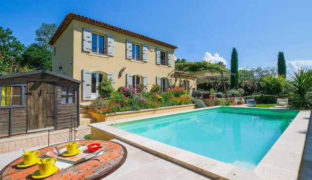 Cozy home in Mallemort with private swimming pool, can be inside or outside