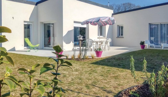 Cozy home in Matignon with WiFi