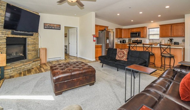 Cozy home in McHenry minutes from activities and WISP