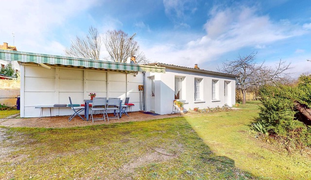 Cozy home in Montmorillon with Wi-Fi