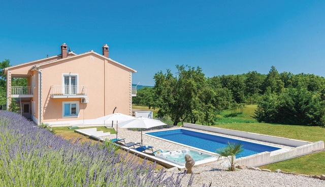 Cozy home in Nedescina
