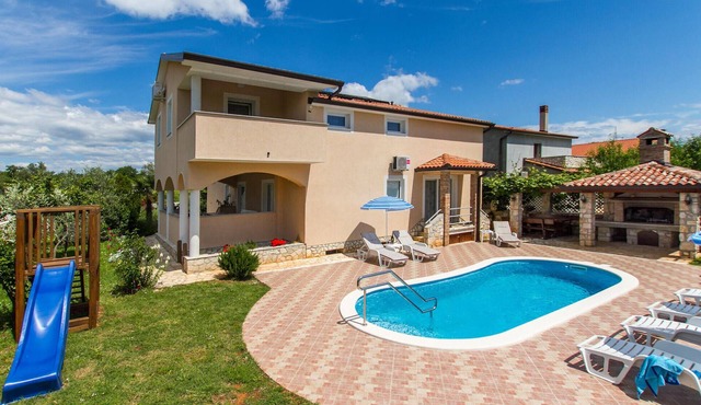 Cozy home in Nedescina