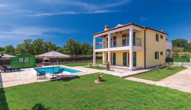 Cozy home in Nedescina