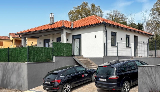 Cozy home in Nedescina