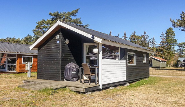 Cozy home in Nexø with WiFi