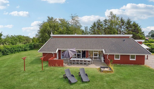 Cozy home in Nordborg with sauna