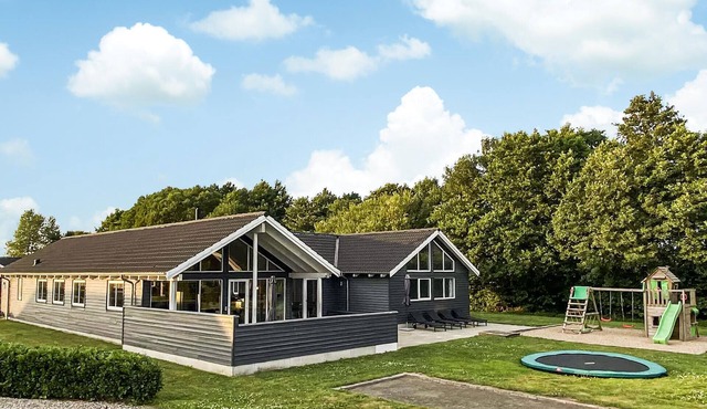 Cozy home in Nordborg with sauna