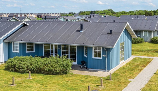 Cozy home in Nørre Nebel with indoor swimming pool
