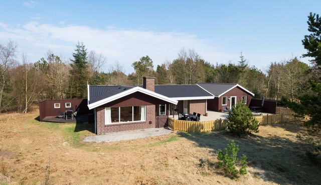 Cozy home in Nørre Nebel with sauna