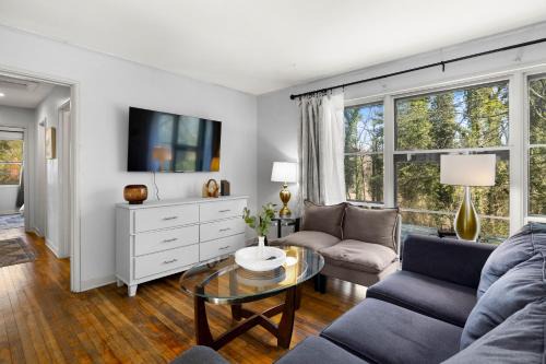 Cozy Home in Oak Ridge w 3BR
