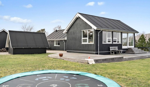 Cozy home in Odder with WiFi