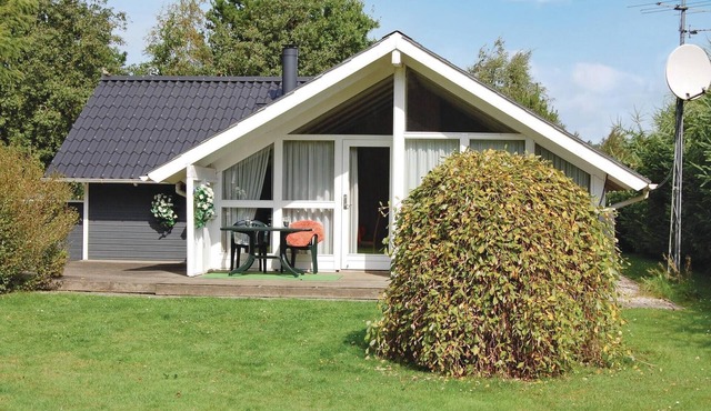 Cozy home in Oksbøl with sauna