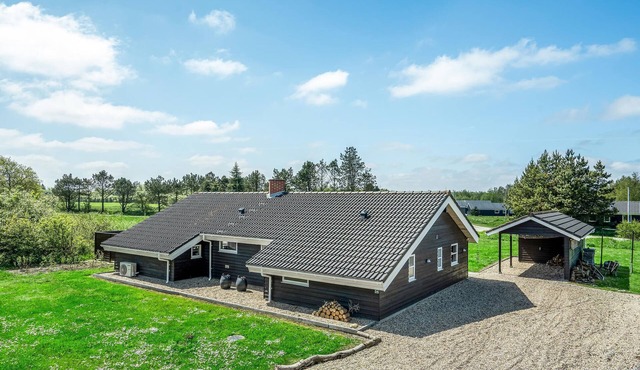 Cozy home in Oksbøl with sauna
