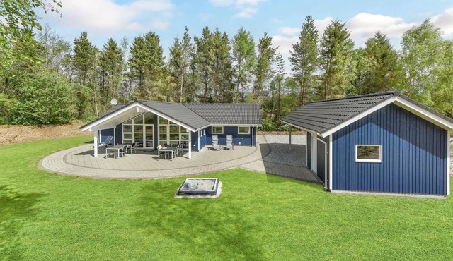 Cozy home in Oksbøl with WiFi