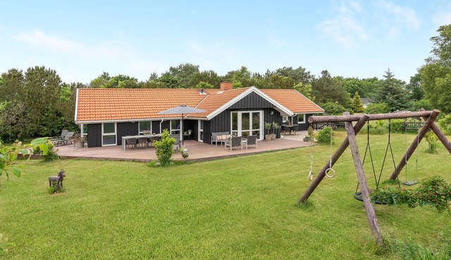 Cozy home in Oksbøl with sauna