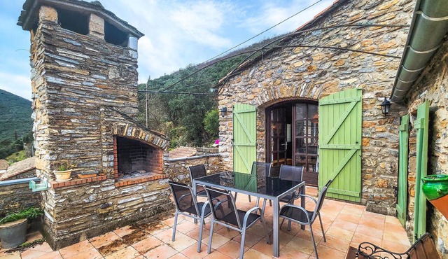 Cozy home in Olargues with kitchen