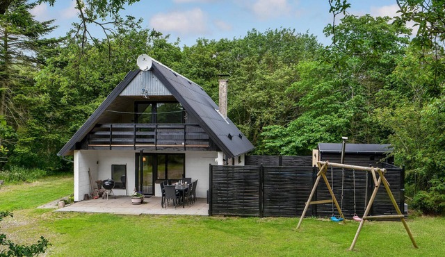 Cozy home in øster assels with sauna