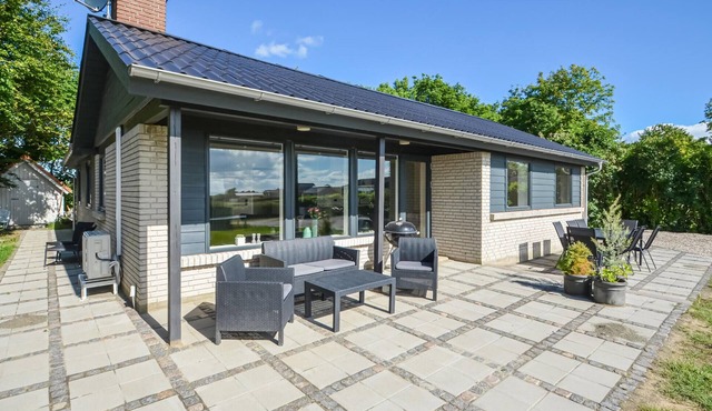 Cozy home in øster assels with WiFi