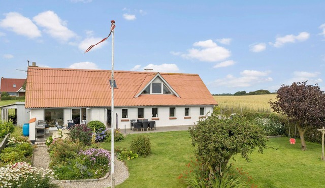 Cozy home in øster assels with WiFi