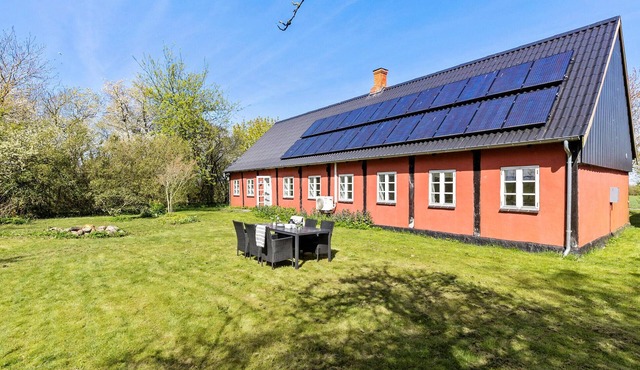 Cozy home in østermarie with kitchen