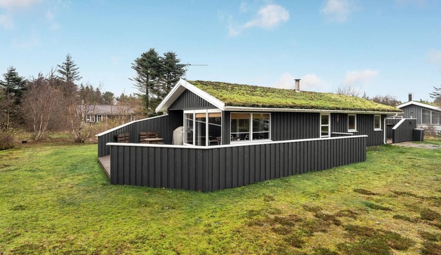 Cozy home in Pandrup with kitchen