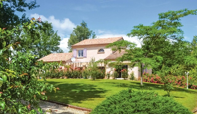 Cozy home in Payzac with kitchen