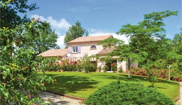 Cozy Home In Payzac With Kitchen