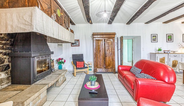 Cozy home in Pierrefiche with WiFi