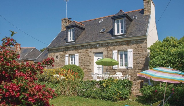 Cozy home in Pleubian with WiFi