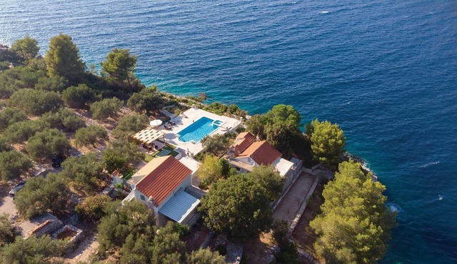 Cozy home in Poplat with WiFi