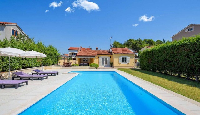 Cozy home in Porec with WiFi
