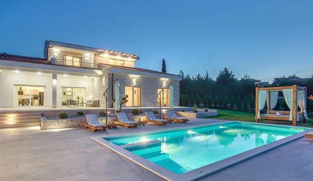 Cozy home in Pridraga
