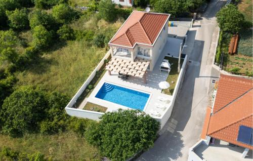 Cozy Home In Primorski Dolac