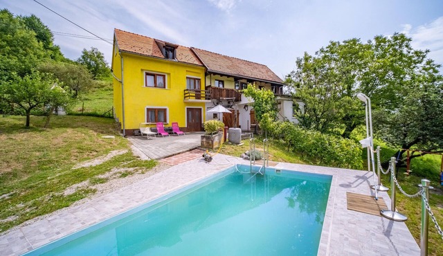 Cozy home in Prodin Dol
