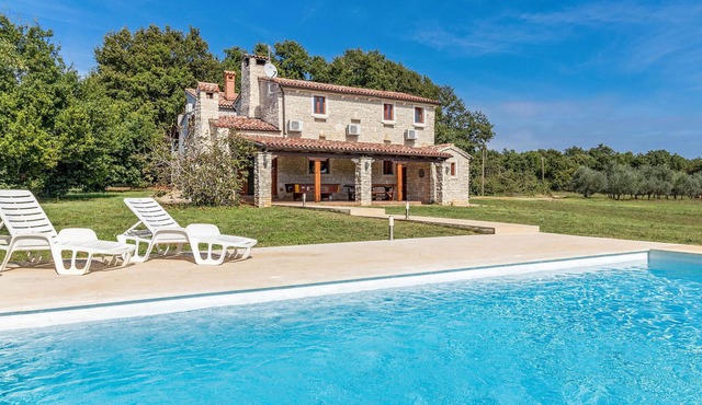 Cozy home in Pula with sauna