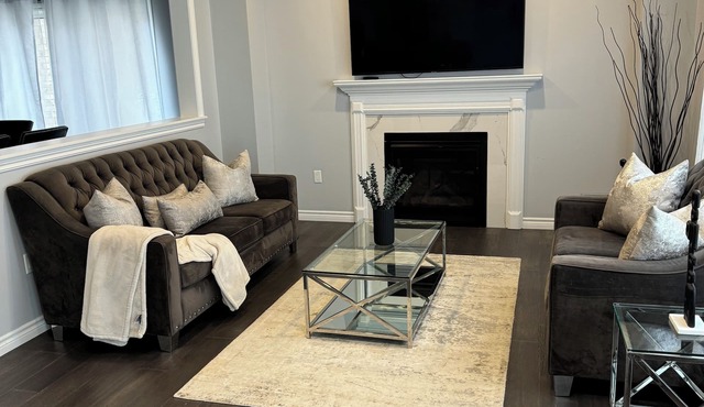 Cozy home in quiet family-friendly neighbourhood!