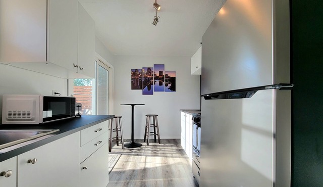 Cozy Home in Quiet Neighborhood, Close to Downtown!
