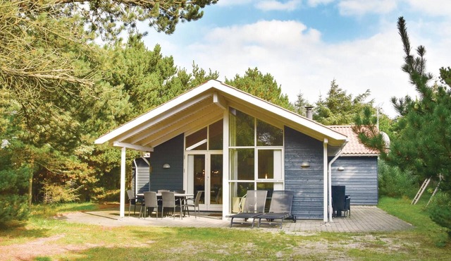 Cozy home in Ringkøbing with kitchen