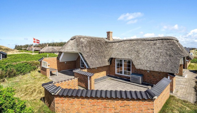 Cozy home in Ringkøbing with sauna