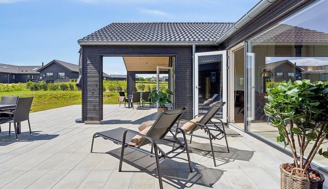 Cozy home in Rødby with sauna
