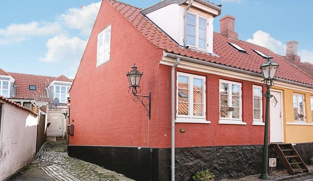 Cozy home in Rønne with WiFi