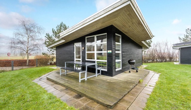 Cozy home in Roslev with WiFi