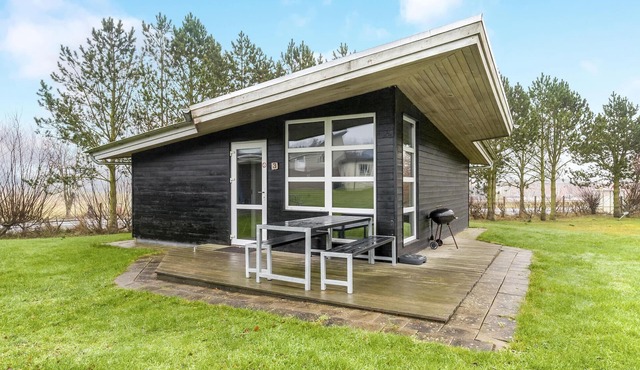 Cozy home in Roslev with WiFi