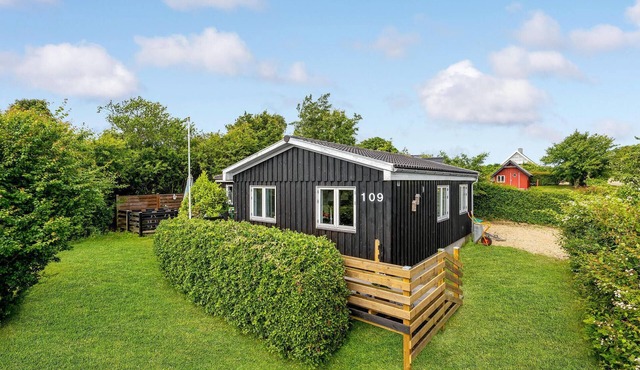 Cozy home in Roslev with WiFi