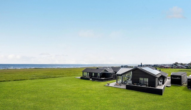 Cozy home in Sæby with house sea view